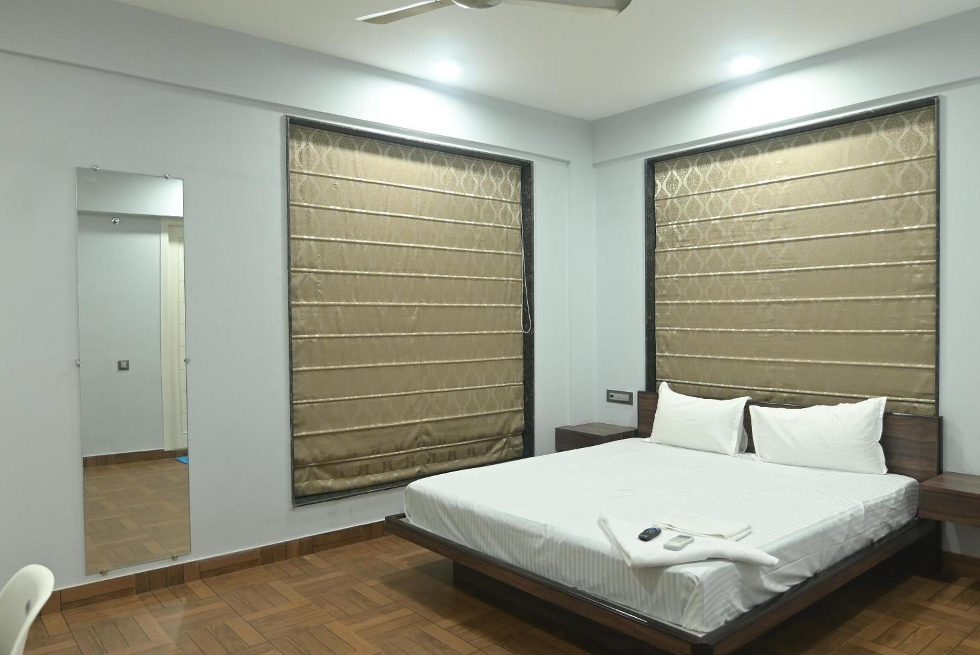 Nk7 Newtown Hotel Kolkata Exterior photo