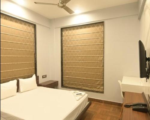 Nk7 Newtown Hotel Kolkata Exterior photo
